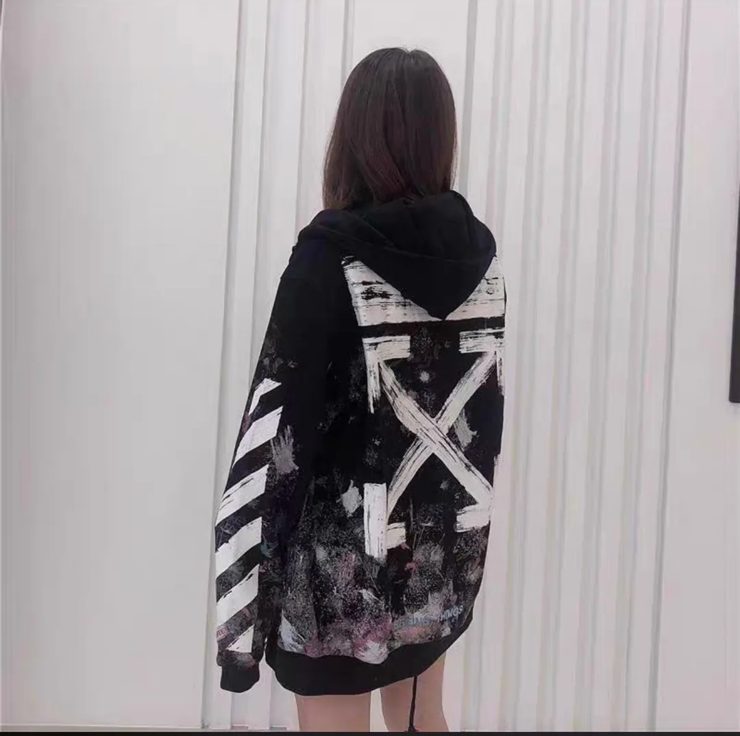 ♻️💯Refer to the model picture for the upper body❤️The top tested version of Spring and Autumn OFFWHITE Starry Sky Fireworks Melbourne limited ink splash hoodie hooded zipper jacket sweatshirt Fabric: Made of customized (more than 490 grams - counter double-ply large terry fabric) high-gram weight fabric makes the clothes look more textured, soft to the touch, super thick, classic version, small dropped shoulders, micro silhouette! Pay attention to the important points~ The weight of more than 490 grams is not exaggerated and does not contain water. Those sellers who brag about the weight can only deceive novice customers. But when you get our goods, the weight and sinking are right there. You can taste it yourself, and the texture does not lie! (100% cotton fabric, no pilling) The white arrows on the back + the stripes on the arms are all made of foam and have a feel and protrusions. The fireworks color system is obtained through contrasting printing. There are eight panels in the whole body. Seven color sets and eight panels are printed in eight times. The first layer is gray, the second layer is white, the third layer is yellow, the fourth layer is green, the fifth layer is blue, the sixth layer is purple, the seventh layer is orange. The last layer is arrow paint printing. The seven colors are layered on each other, which will also create new colors. The arrows on the back and the front squares are first glued and then hung in four layers. The paint has an obvious concave and convex feeling. Quality speaks for itself in the details. The blue letters are electrostatic three-dimensional flocking, which is done separately and then printed through high-temperature thermal transfer‼ ️It can be called a fake killer, you can see that every detail on the clothes is ceiling craftsmanship‼ ️ Size chart